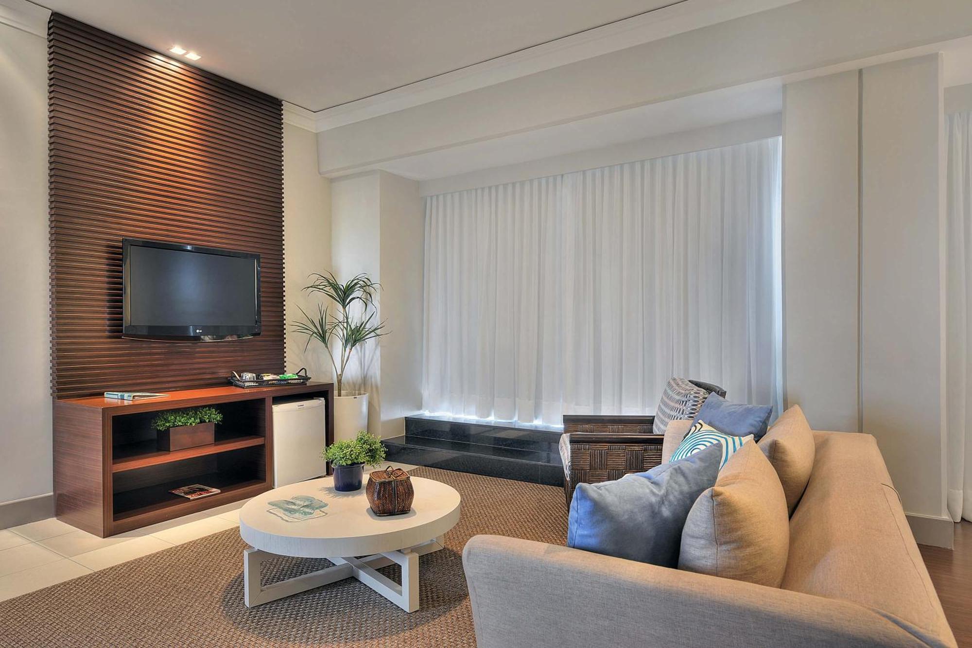 Hotel Deville Prime Salvador Ngoại thất bức ảnh A living room with a television