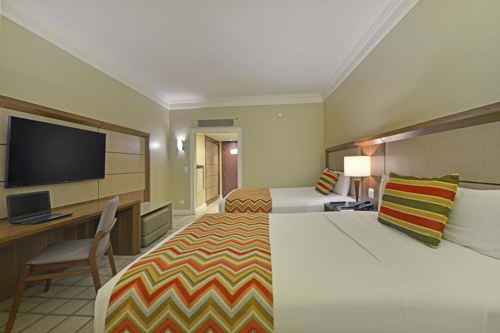 Hotel Deville Prime Salvador Ngoại thất bức ảnh A room at the Hilton Garden Inn