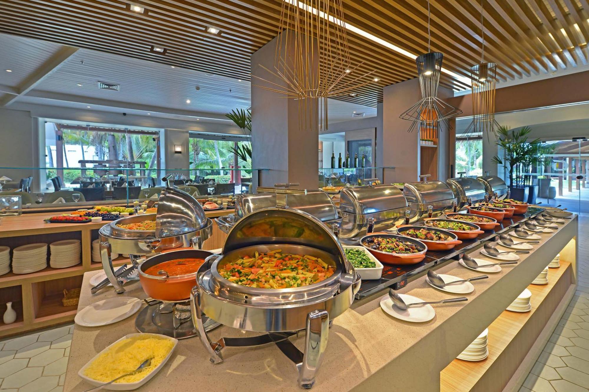 Hotel Deville Prime Salvador Ngoại thất bức ảnh A buffet at a hotel