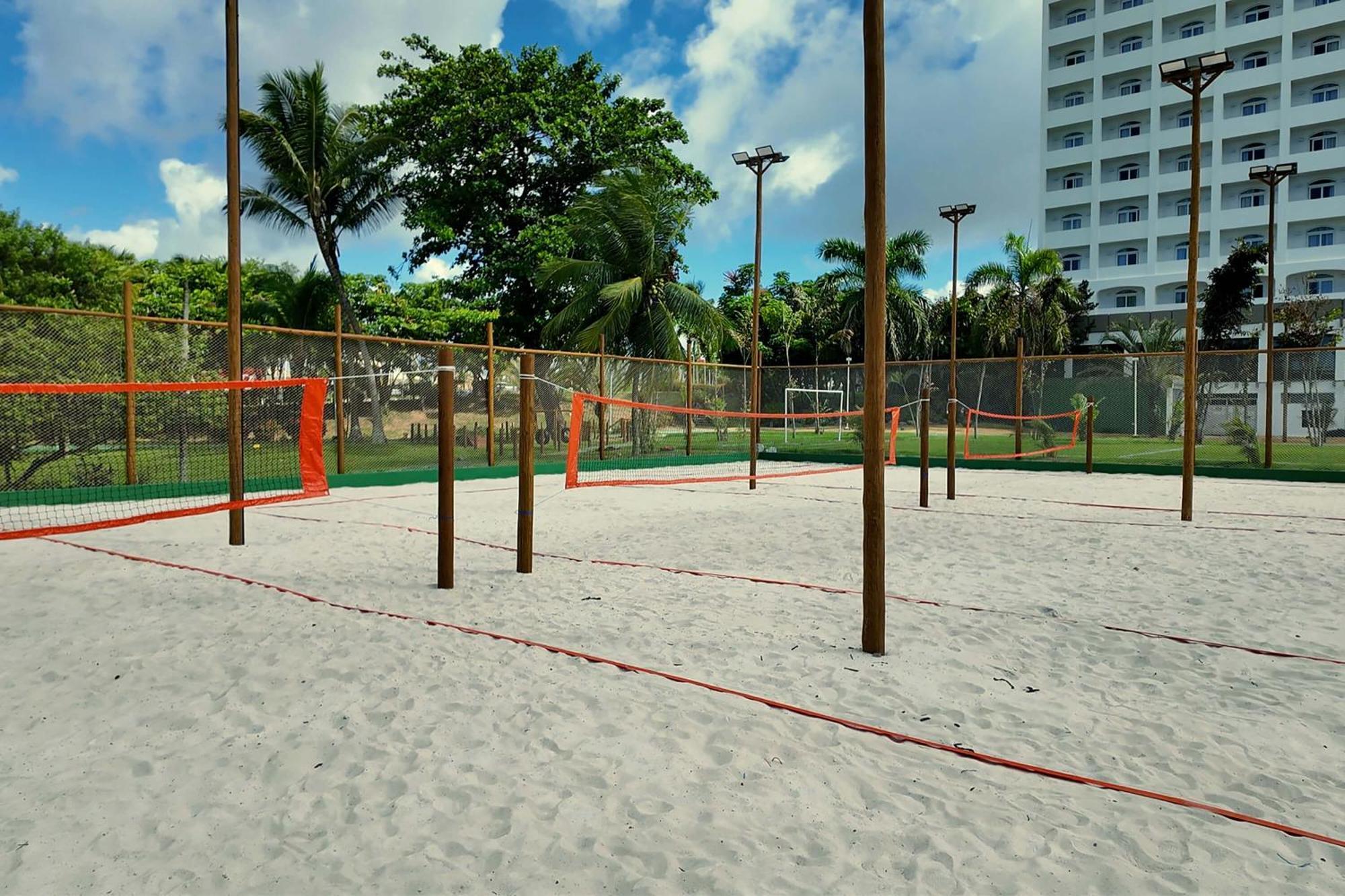 Hotel Deville Prime Salvador Ngoại thất bức ảnh A beach tennis court