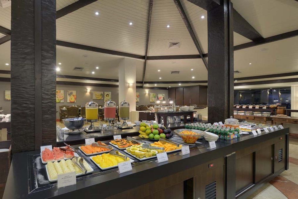 Hotel Deville Prime Salvador Ngoại thất bức ảnh A buffet at a hotel