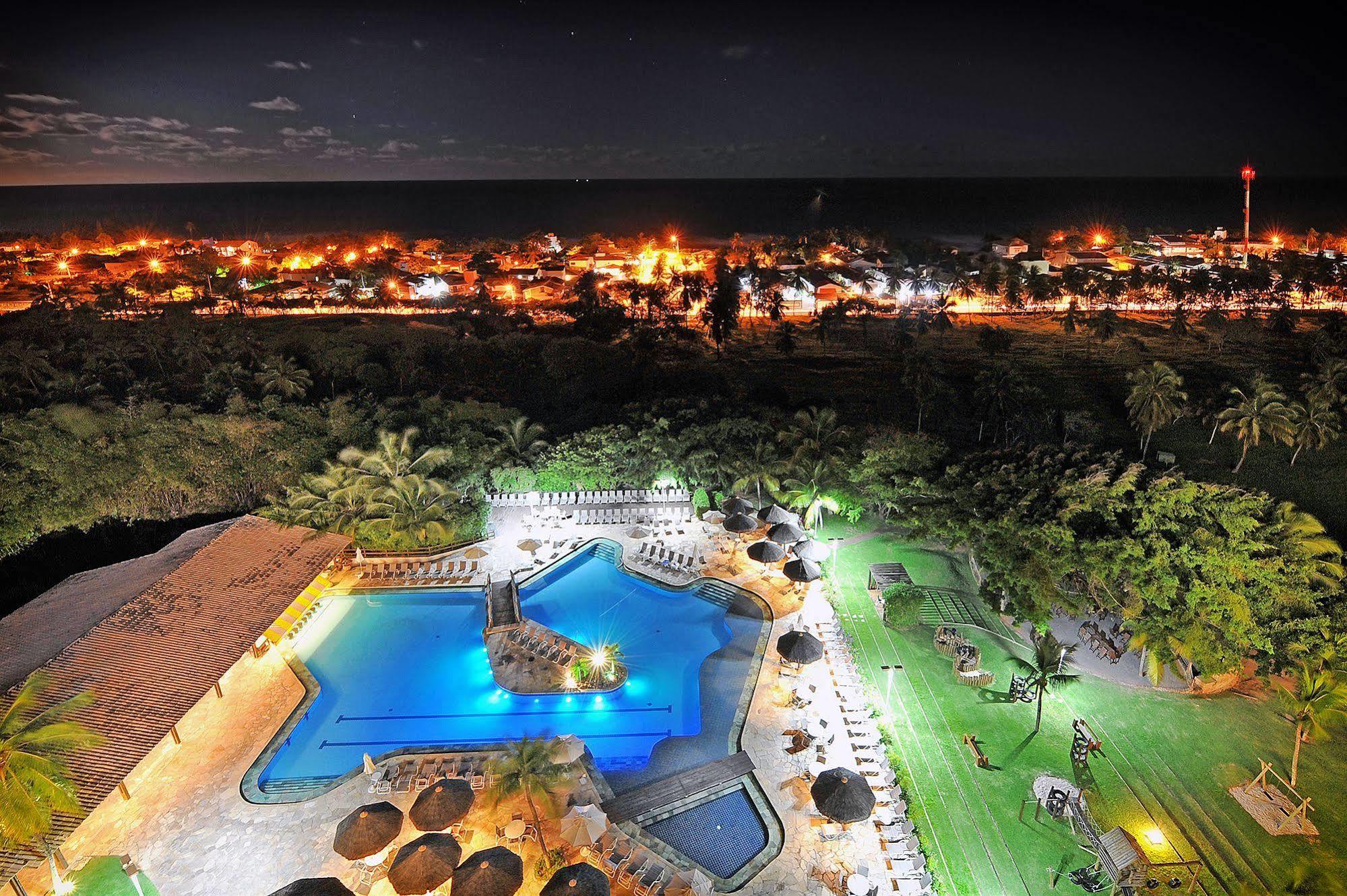 Hotel Deville Prime Salvador Ngoại thất bức ảnh Aerial view of the resort at night